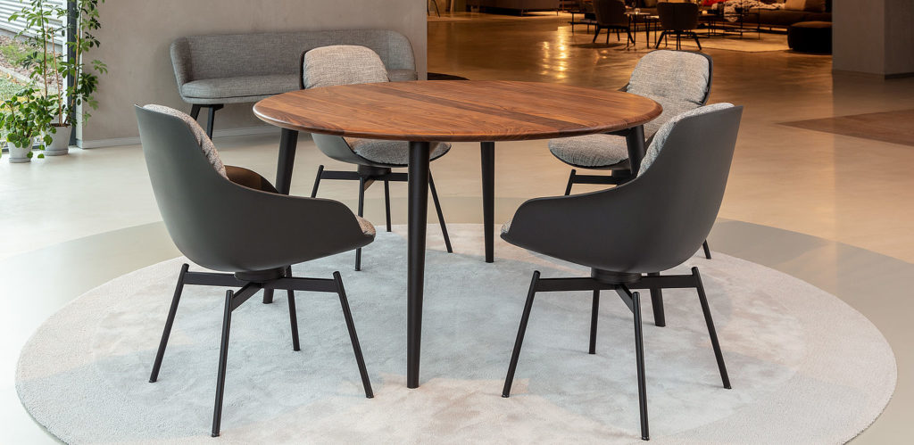 Rolf Benz 900 Dining Table with 600 Dining Chairs